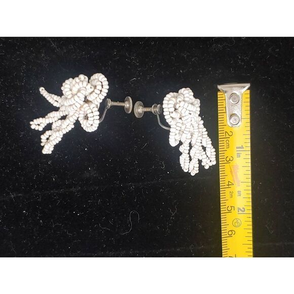 Women's Vintage 1960s White Beaded Floral Cluster Screwback Clip Earrings - Picture 2 of 2